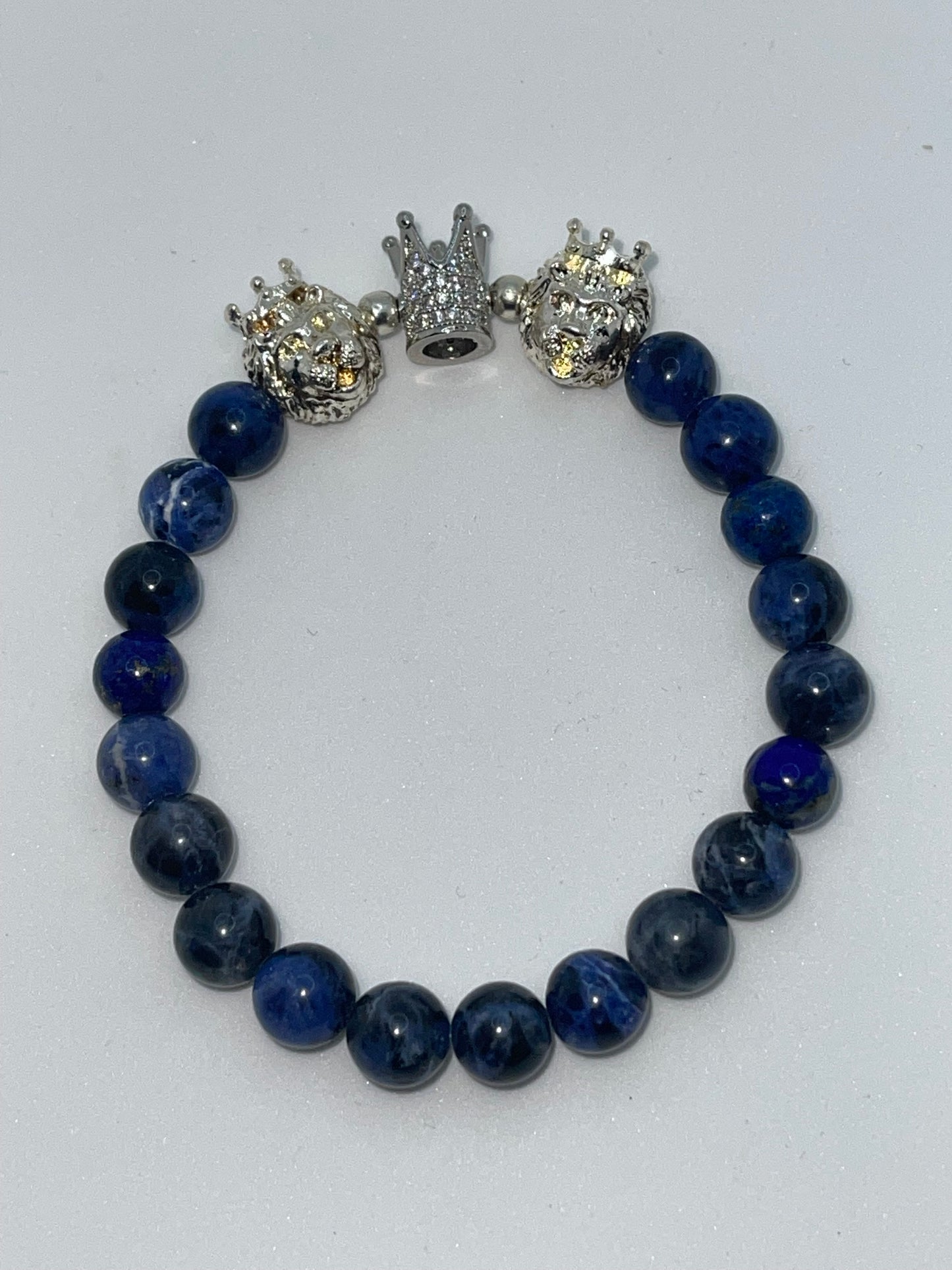 King beaded bracelet w/ 2 crowned lion